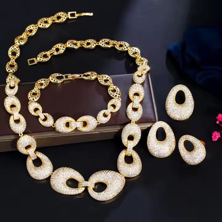 Chain Link Oval Ring