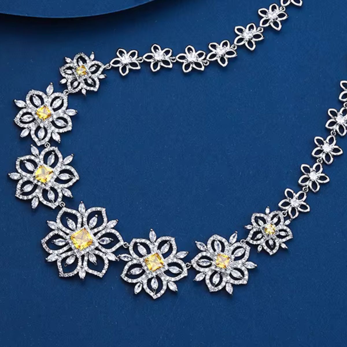 Flower Loop Necklace