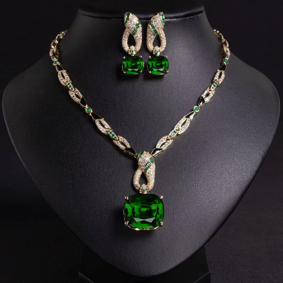 Geomera Necklace